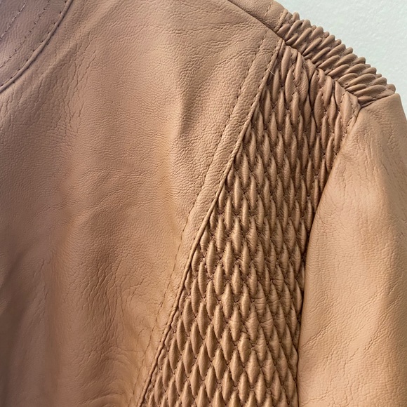 Leather jacket - Picture 2 of 5